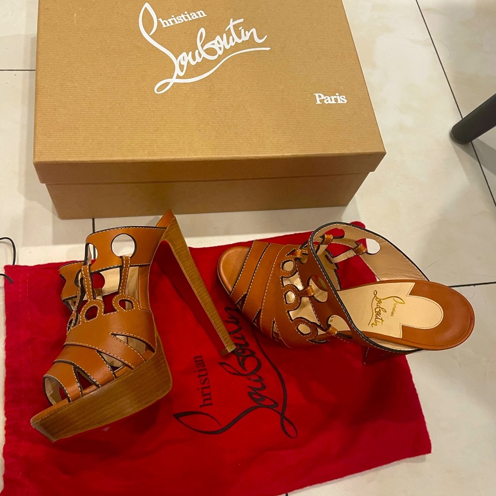 AUTHENTIC CHRISTIAN LOUBOUTIN cognac/brown platform heels (140mm)